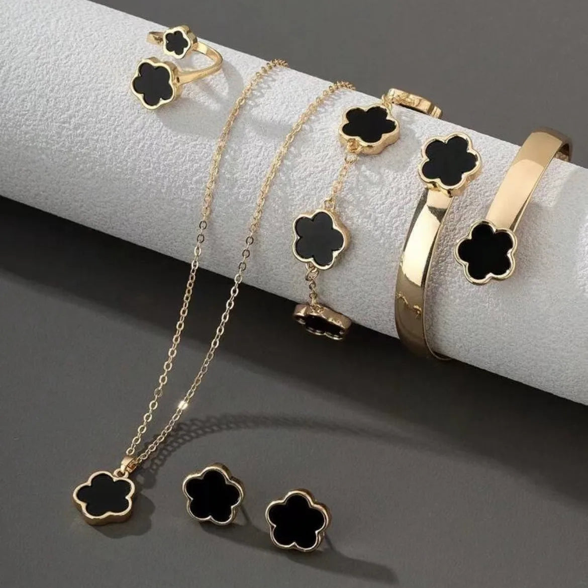 Jewelry Set Lucky Clover Bracelet, Earrings, Necklace and Ring Elegance French Niche Suitable for Daily Wear As A Gift For