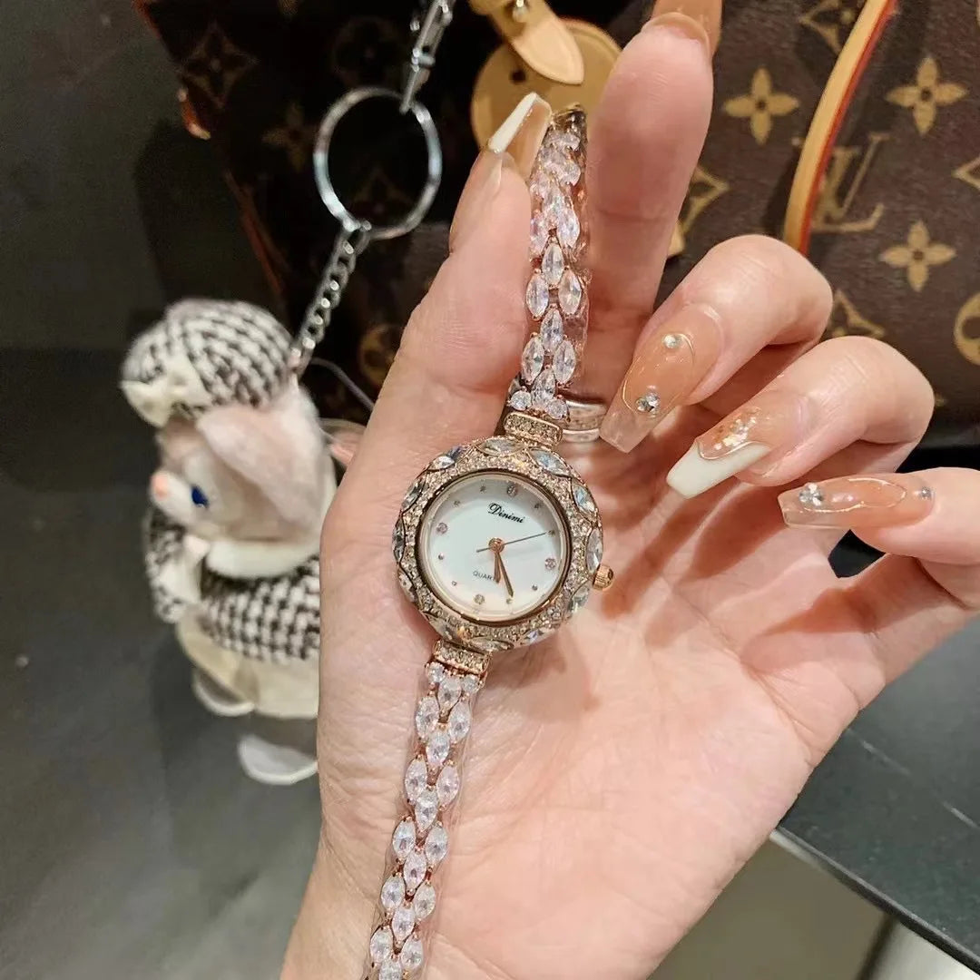 Exquisite and stylish Korean-style women's bracelet watch, a new light luxury high-value women's watch, suitable for women.