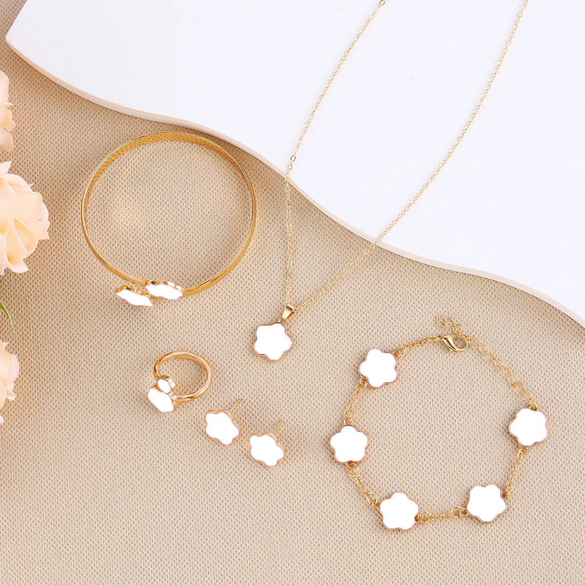 Jewelry Set Lucky Clover Bracelet, Earrings, Necklace and Ring Elegance French Niche Suitable for Daily Wear As A Gift For