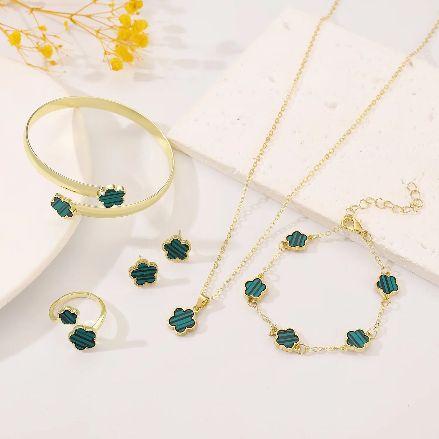 Stainless Steel Clover Jewellery Set Luxury Lucky Flower Design Pendant Jewelry Sets for Women Simple Fashion Matching Set
