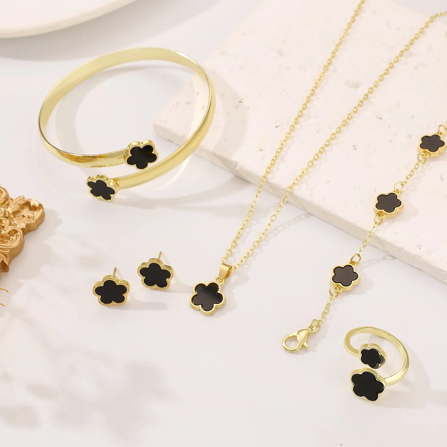 Stainless Steel Clover Jewellery Set Luxury Lucky Flower Design Pendant Jewelry Sets for Women  Simple Fashion Matching Set