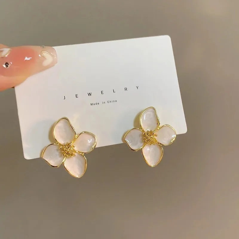 New Multi Color Acrylic Flower Stud Earrings for Women Korean Fashion Cute Super Fairy Temperament Earrings Jewelry Accessories