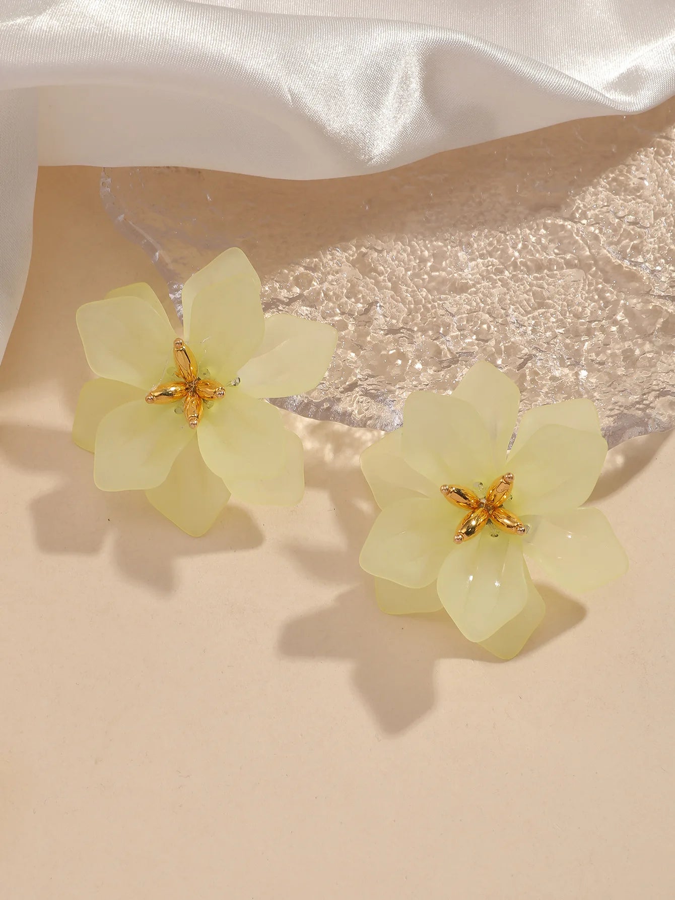 New Multi Color Acrylic Flower Stud Earrings for Women Korean Fashion Cute Super Fairy Temperament Earrings Jewelry Accessories
