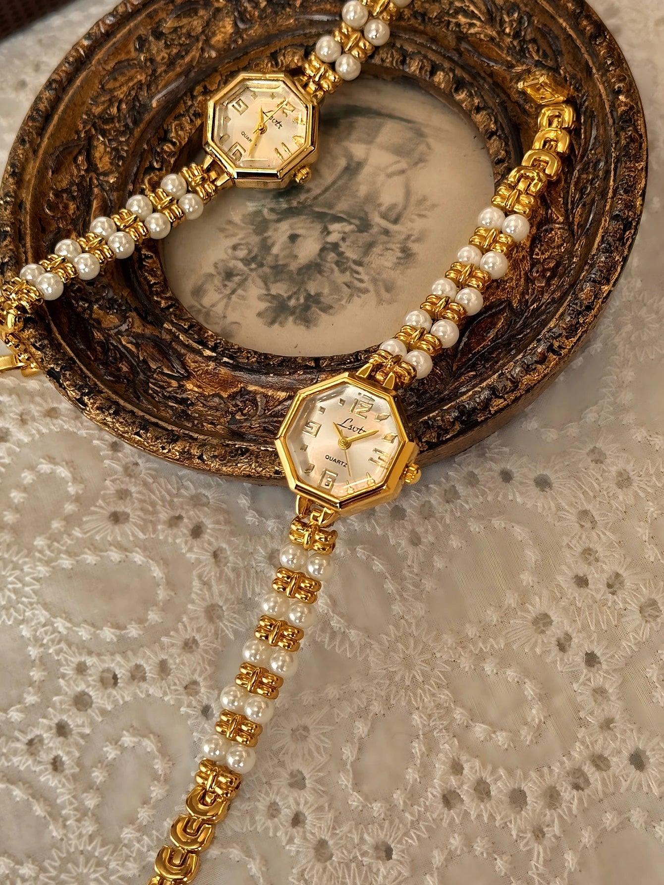 1 Piece of New French Fashionable and Elegant Retro Women's Watch with Pearl Strap, 30m Waterproof, Exquisite, Compact, Unique and Niche Women's Quartz Watch, Suitable for Daily Wear and as a Holiday Gift