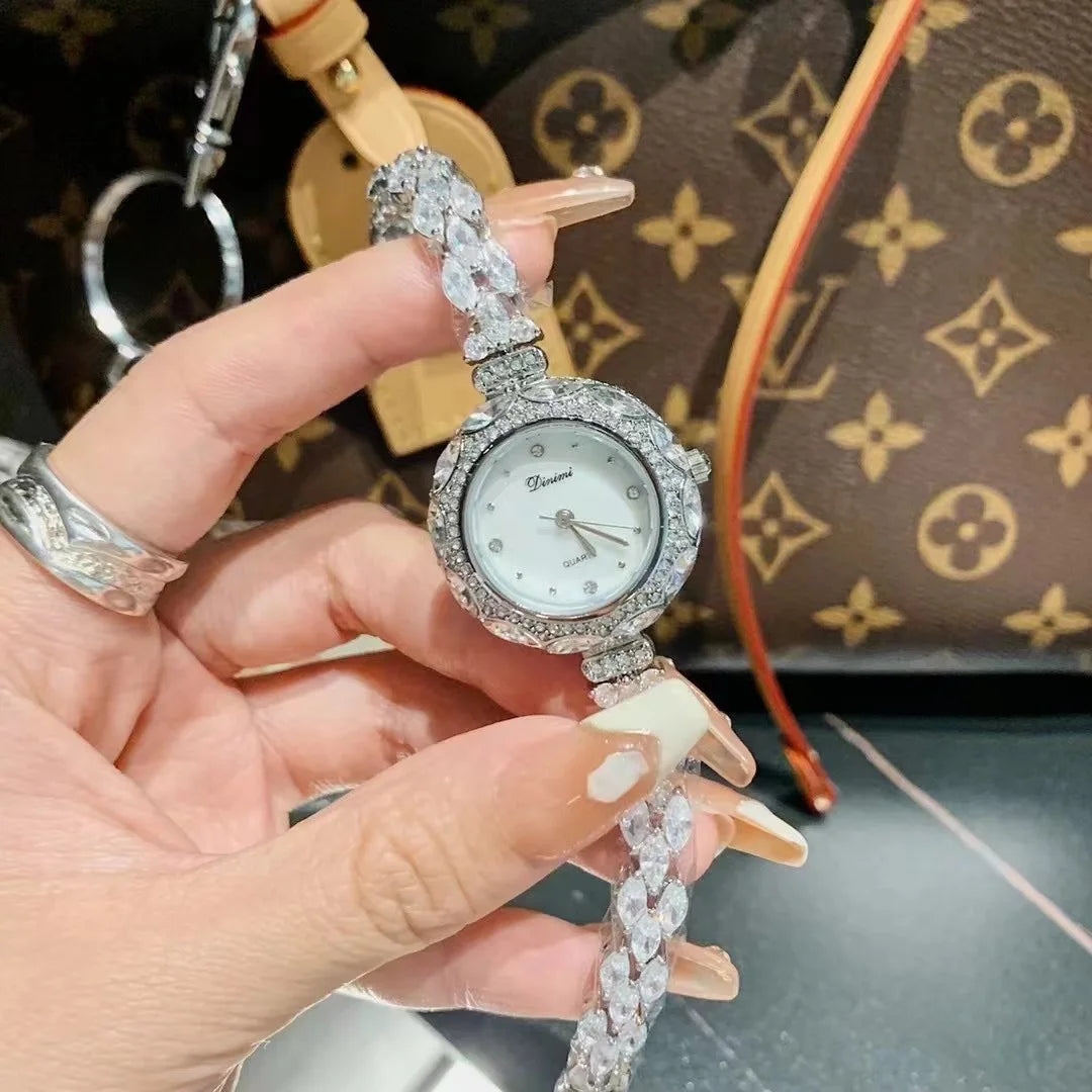 Exquisite and stylish Korean-style women's bracelet watch, a new light luxury high-value women's watch, suitable for women.