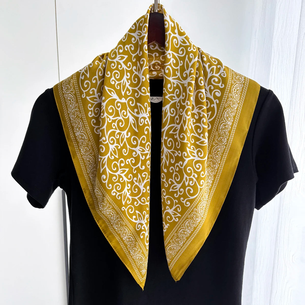 1pcs Luxury Square Scarf Cashew Print Bandana Women's Imitation Silk Scarf Casual Decoration 70cm Neckerchief Headband
