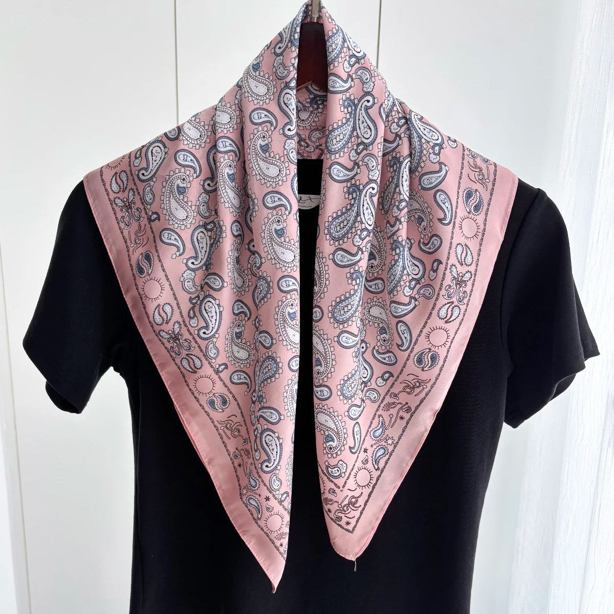 1pcs Luxury Square Scarf Cashew Print Bandana Women's Imitation Silk Scarf Casual Decoration 70cm Neckerchief Headband