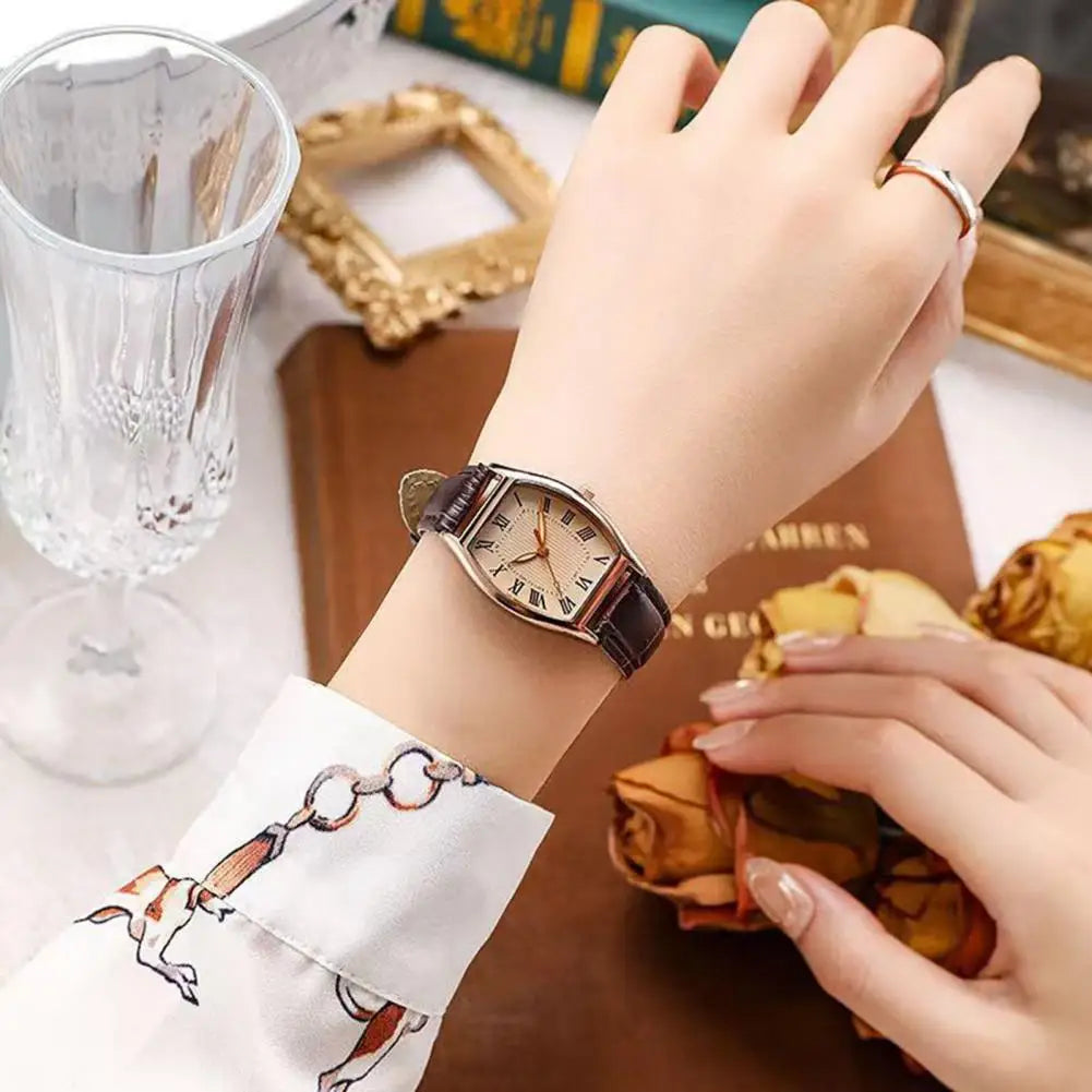 Ladies Leather Watch Retro Women Wristwatch Vintage Ladies Watch with Soft Leather Strap Elegant Barrel Shape Dial for Office
