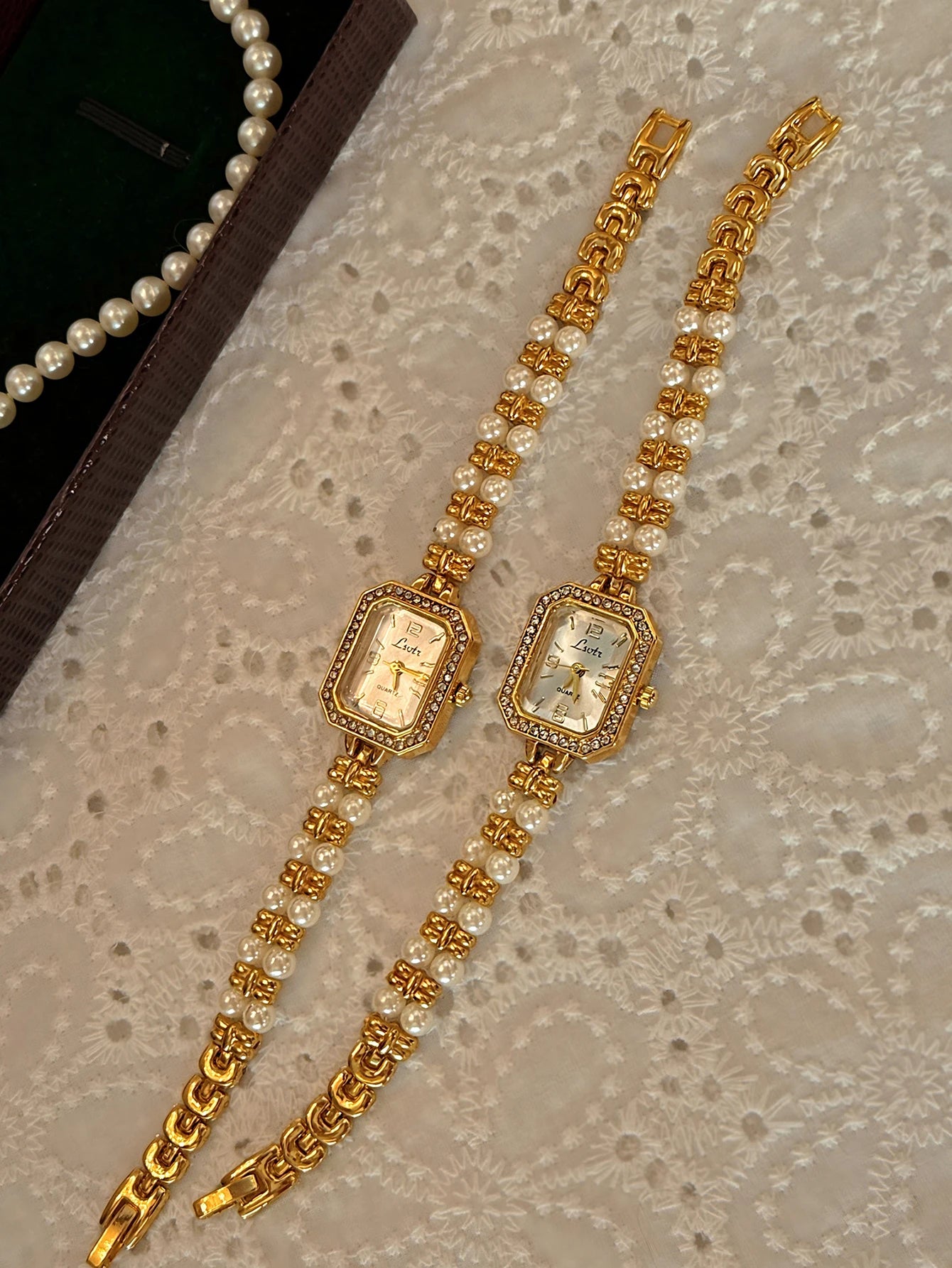 1 Piece of New French Fashionable and Elegant Retro Women's Watch with Pearl Strap, 30m Waterproof, Exquisite, Compact, Unique and Niche Women's Quartz Watch, Suitable for Daily Wear and as a Holiday Gift
