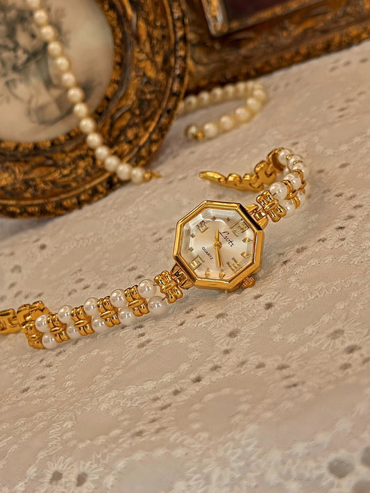 1 Piece of New French Fashionable and Elegant Retro Women's Watch with Pearl Strap, 30m Waterproof, Exquisite, Compact, Unique and Niche Women's Quartz Watch, Suitable for Daily Wear and as a Holiday Gift
