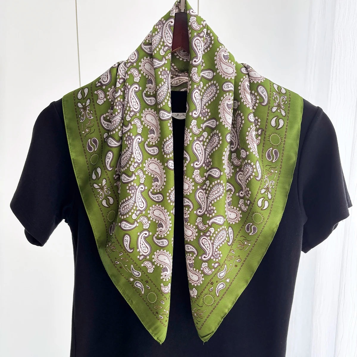 1pcs Luxury Square Scarf Cashew Print Bandana Women's Imitation Silk Scarf Casual Decoration 70cm Neckerchief Headband