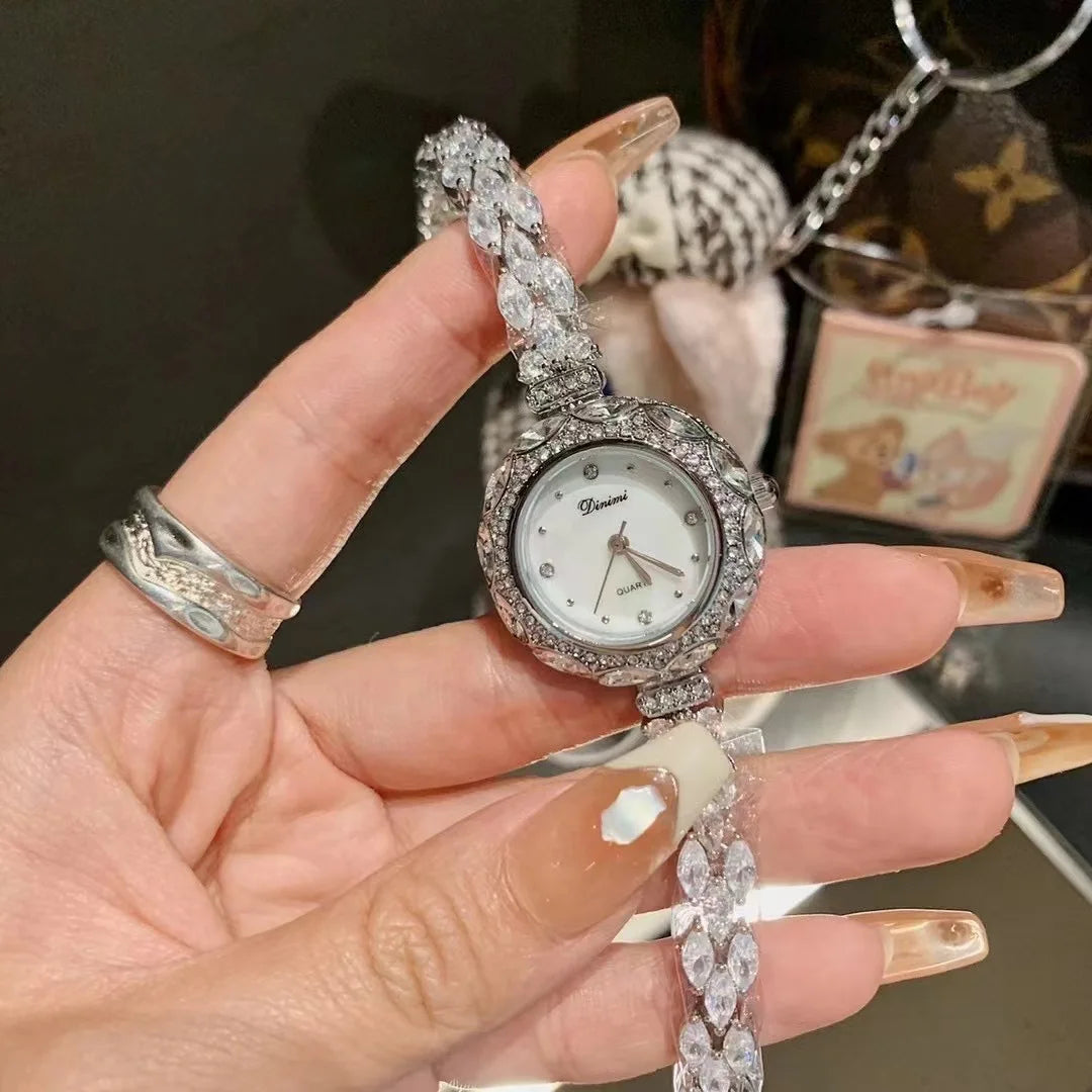 Exquisite and stylish Korean-style women's bracelet watch, a new light luxury high-value women's watch, suitable for women.