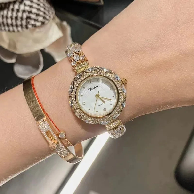 Exquisite and stylish Korean-style women's bracelet watch, a new light luxury high-value women's watch, suitable for women.