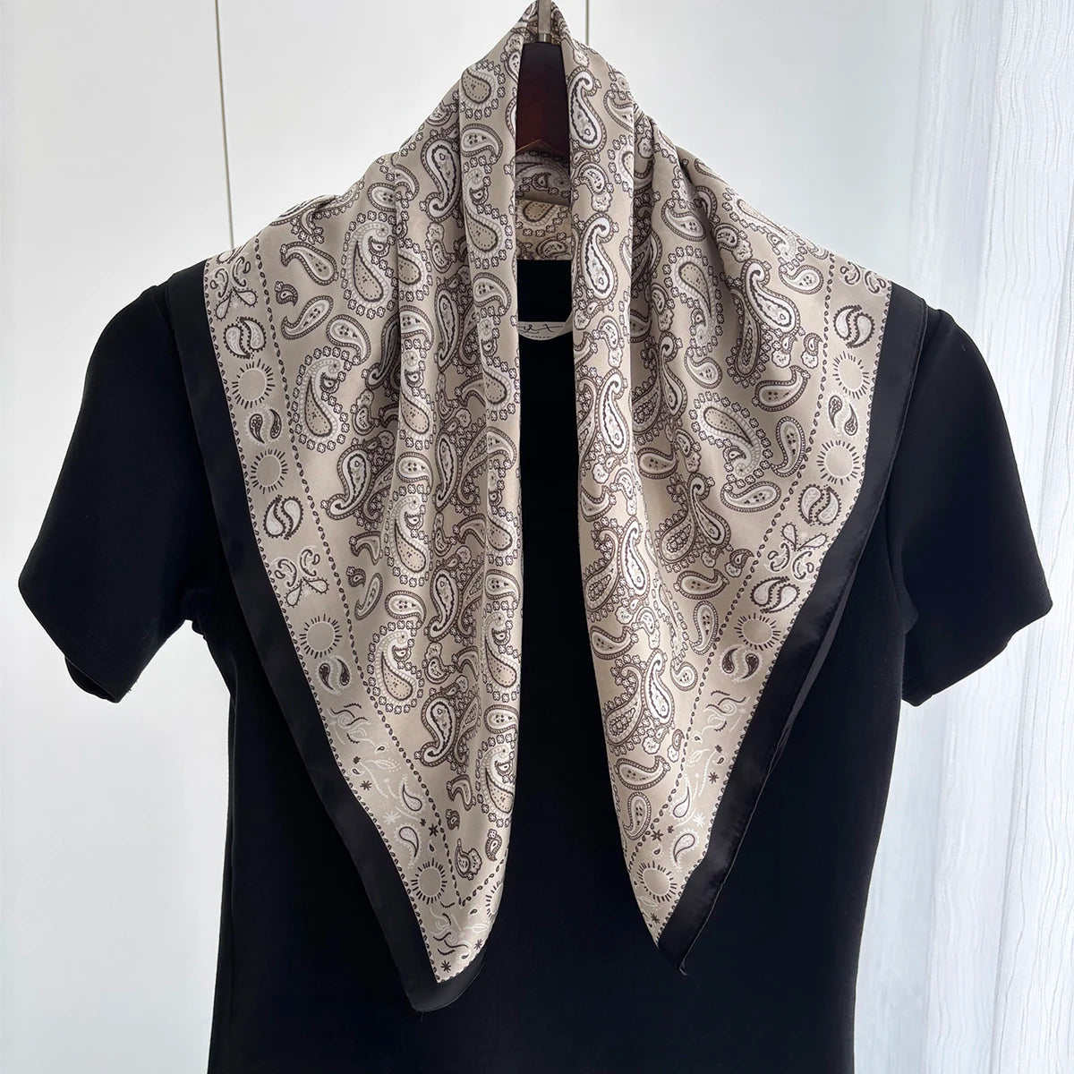 1pcs Luxury Square Scarf Cashew Print Bandana Women's Imitation Silk Scarf Casual Decoration 70cm Neckerchief Headband