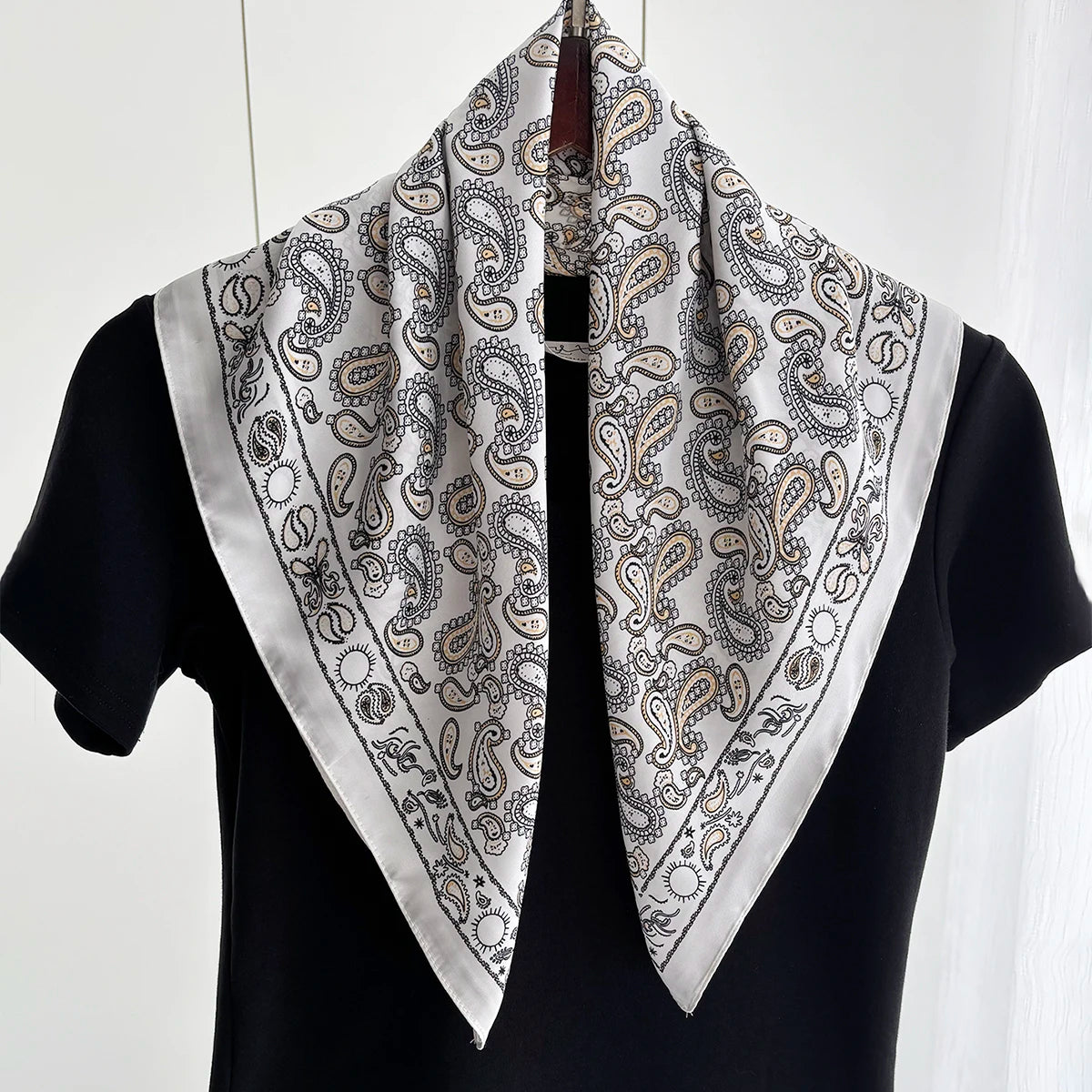 1pcs Luxury Square Scarf Cashew Print Bandana Women's Imitation Silk Scarf Casual Decoration 70cm Neckerchief Headband