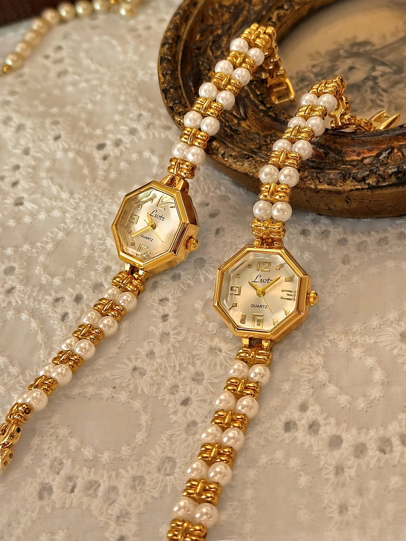 1 Piece of New French Fashionable and Elegant Retro Women's Watch with Pearl Strap, 30m Waterproof, Exquisite, Compact, Unique and Niche Women's Quartz Watch, Suitable for Daily Wear and as a Holiday Gift