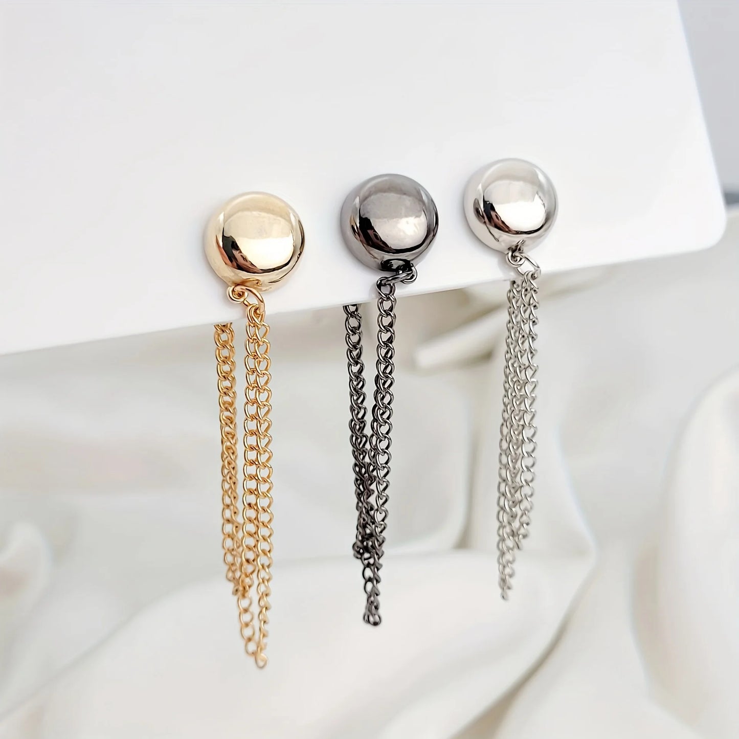 1PC Magnetic Clothing Clip with Decorative Chain, Multi-Function Scarf Shawl Cuff Fastener for Modesty & Style