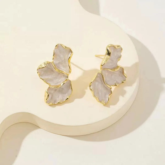 2025 New Fashion Classic Large-flower Electroplated Gold Women's Flower-Shaped Earrings, With a Retro Style, Suitable For Women'