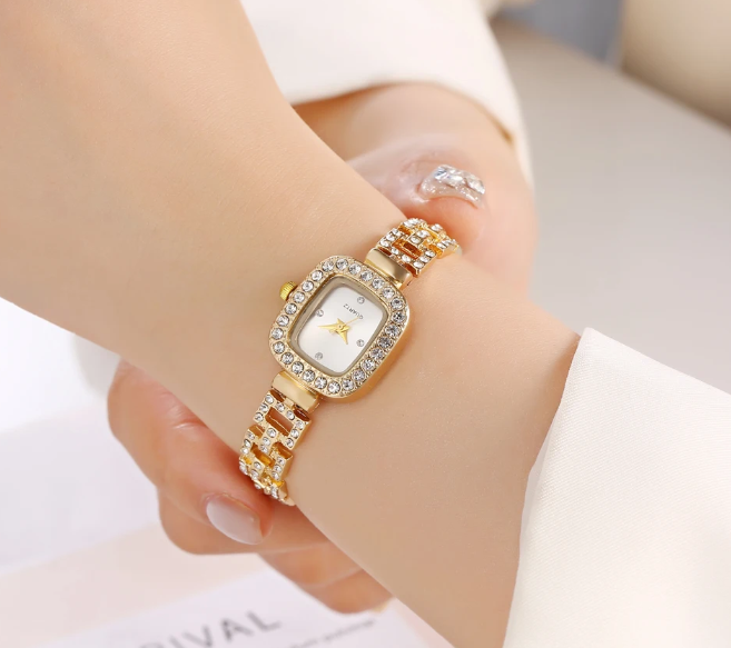 1 piece/set of diamond studded pull-out bracelet watch, freely adjustable, niche gold quartz watch, square watch, women's watch
