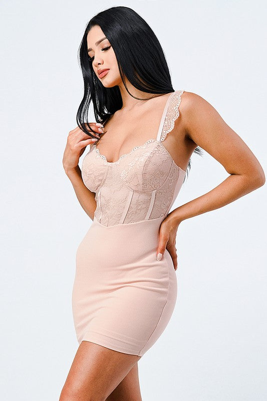 LUX LACE FLUTTER SLEEVES CONTRAST BODYCON DRESS